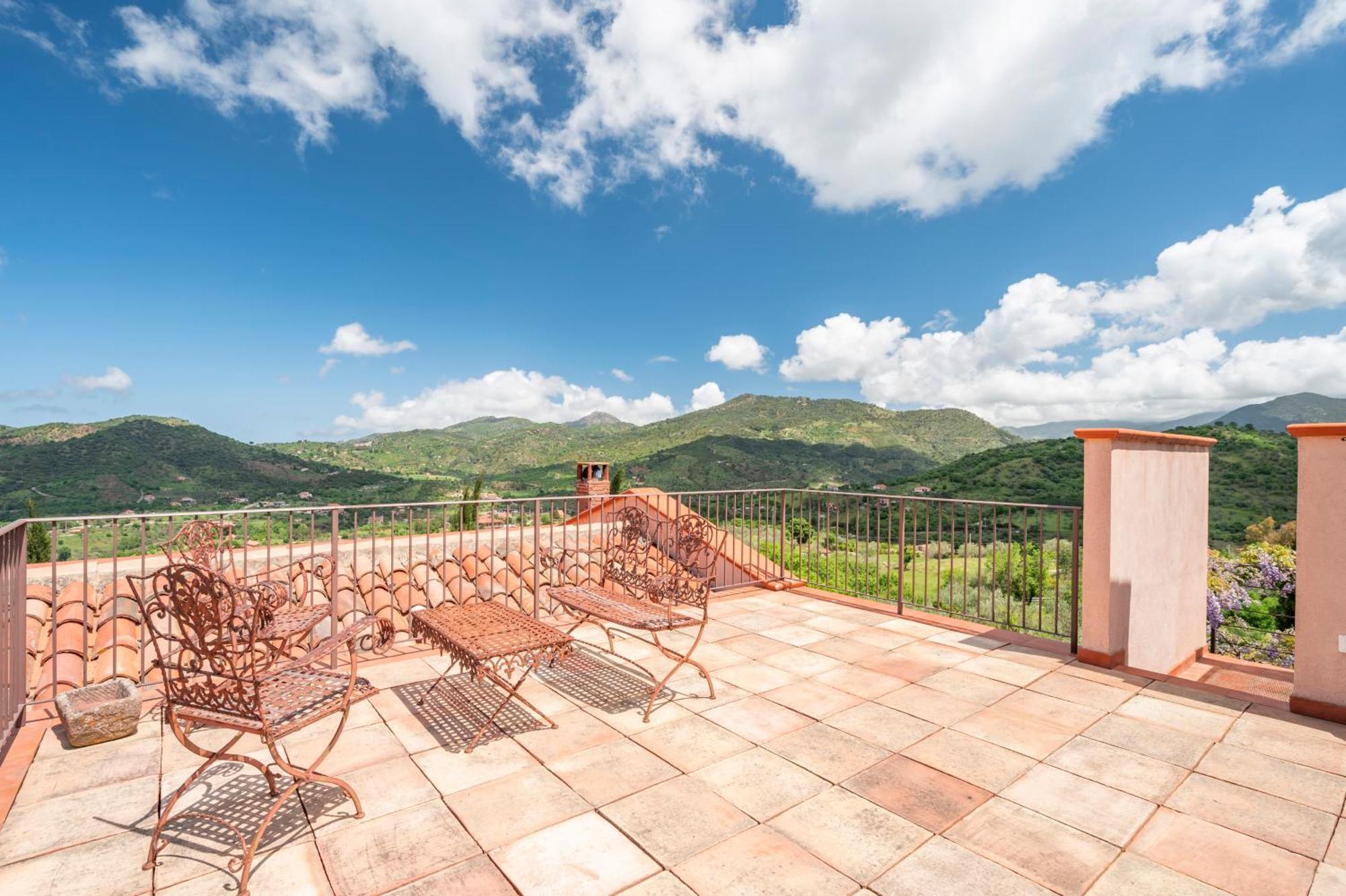 Villarose Castelbuono  Exterior photo